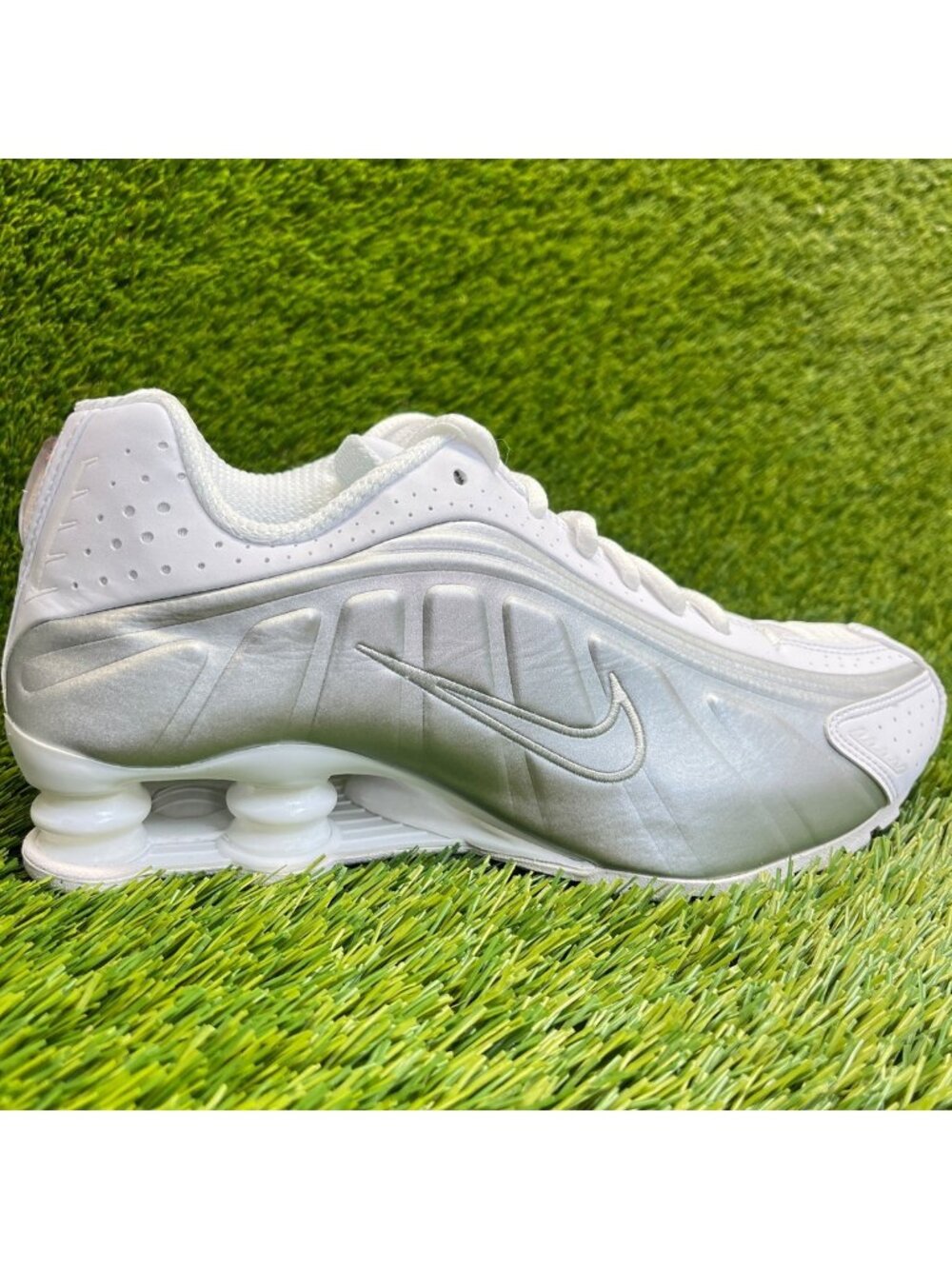 Nike Shox R4 Womens Size 8 White Metallic Silver Running Walking Shoes Sneakers